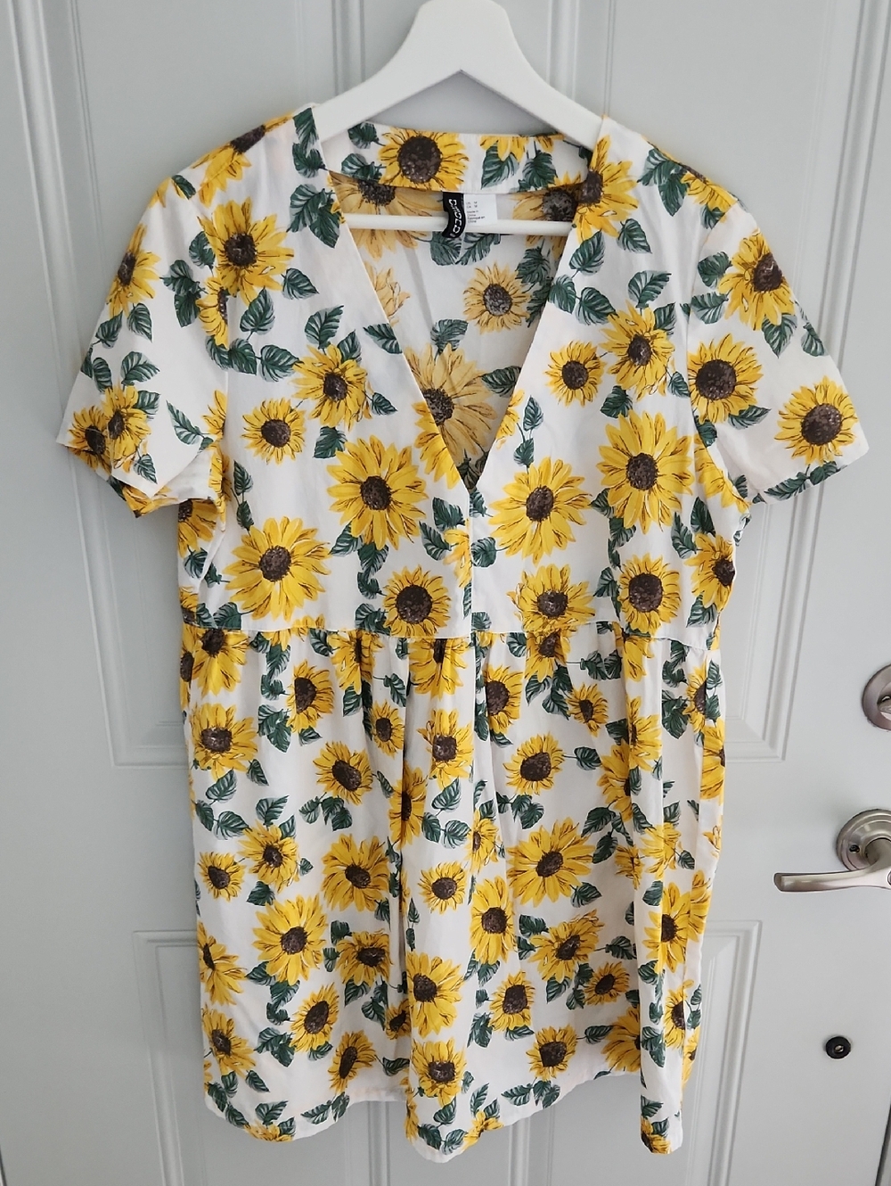 H&M Divided Oversized Sunflower Print V-Neck Dress Medium